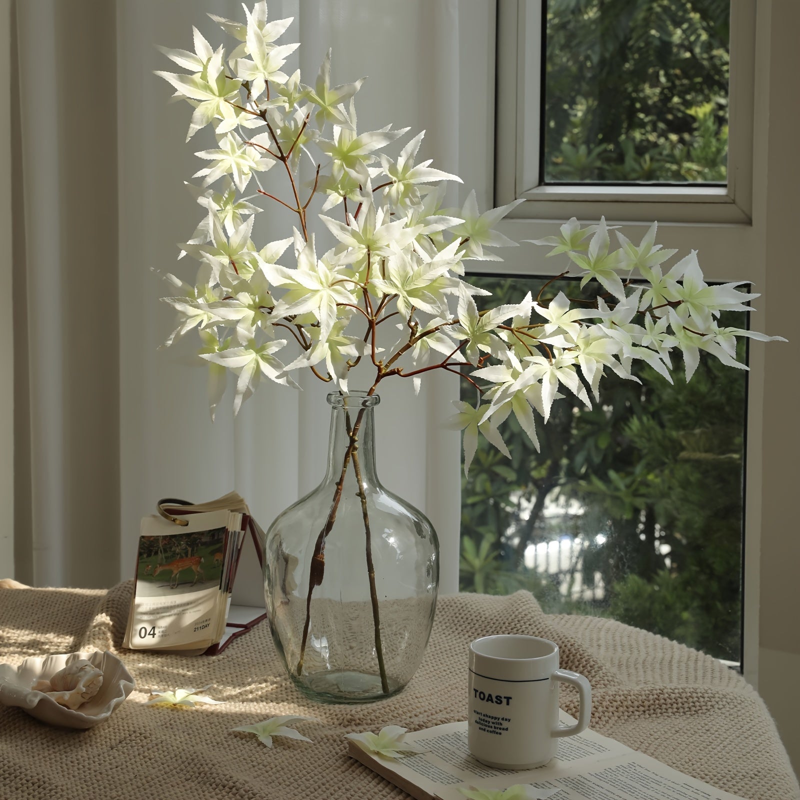 High-Quality Artificial Maple Tree: Perfect for Wedding, Garden, Home Party, and Tabletop Decoration - Suitable for Christmas, Halloween, Thanksgiving, New Year, and Graduation - No Feathers, Plastic Material, and Independent Style