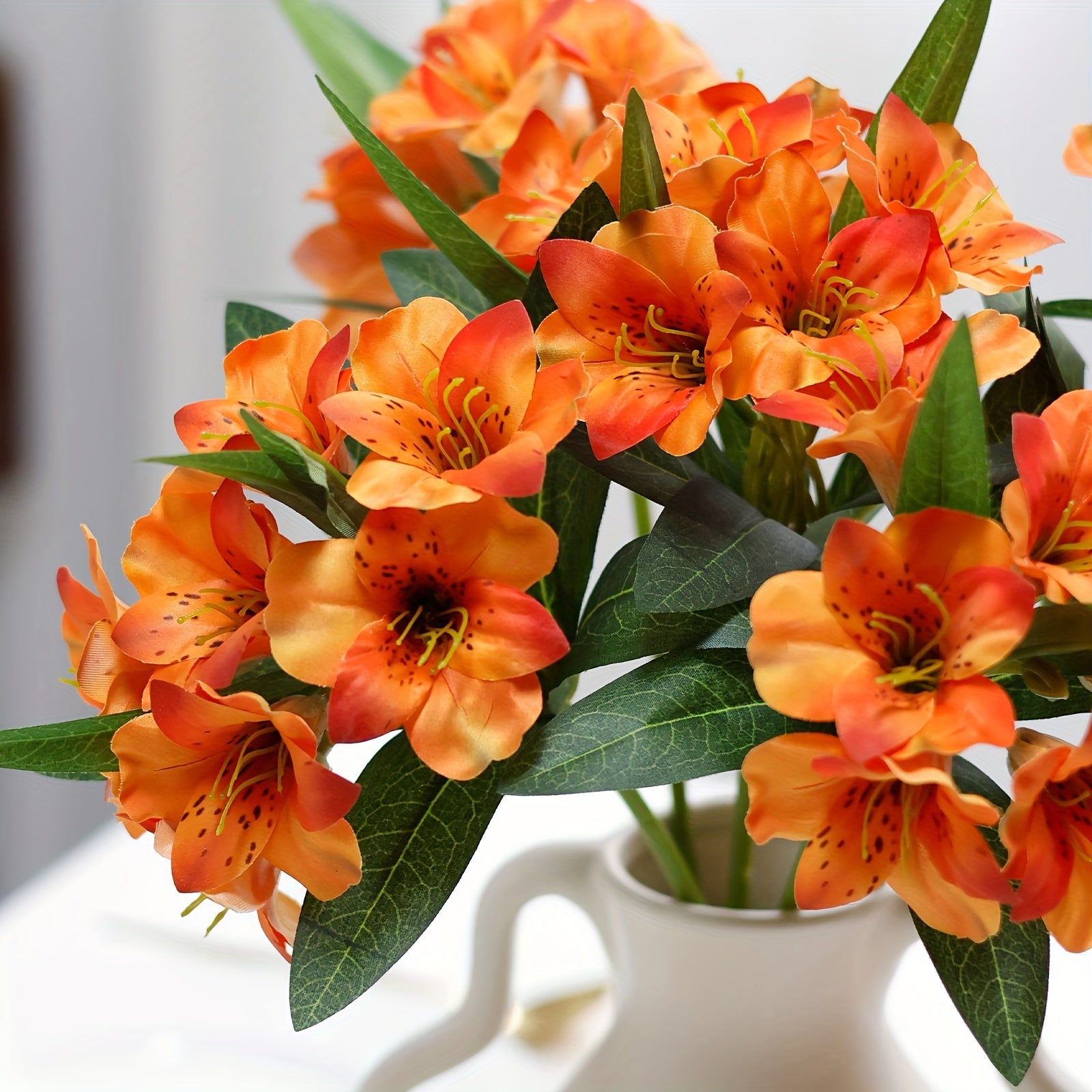 1/5pcs Artificial White Easter Lily Flowers, Fabric Fake Tiger Lily for Spring Wedding Table Centerpiece, Freestanding Home Decoration, No Vase, Ideal for Christmas, Father&