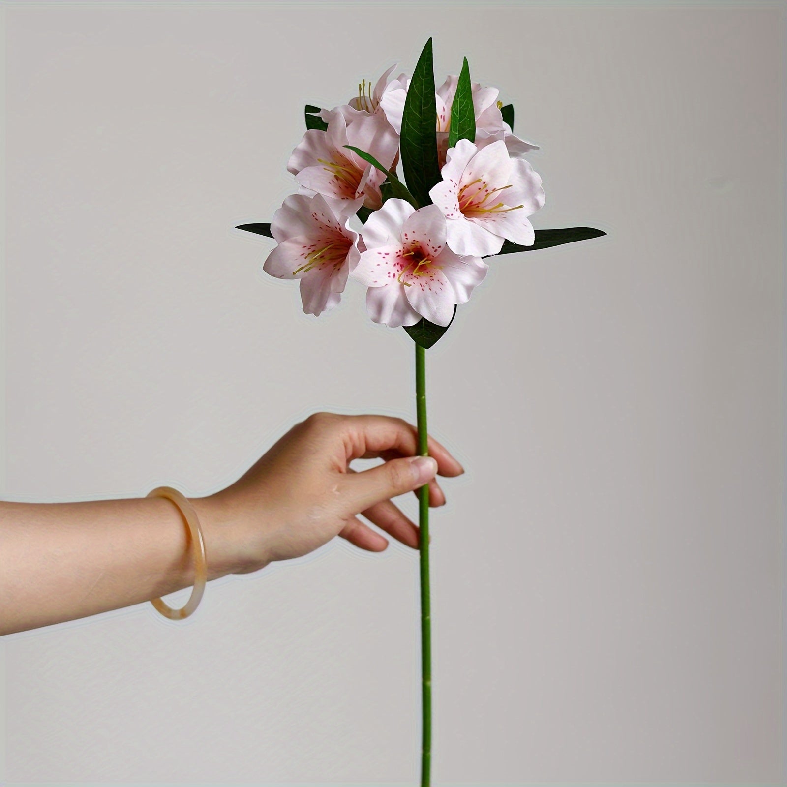 1/5pcs Artificial White Easter Lily Flowers, Fabric Fake Tiger Lily for Spring Wedding Table Centerpiece, Freestanding Home Decoration, No Vase, Ideal for Christmas, Father&
