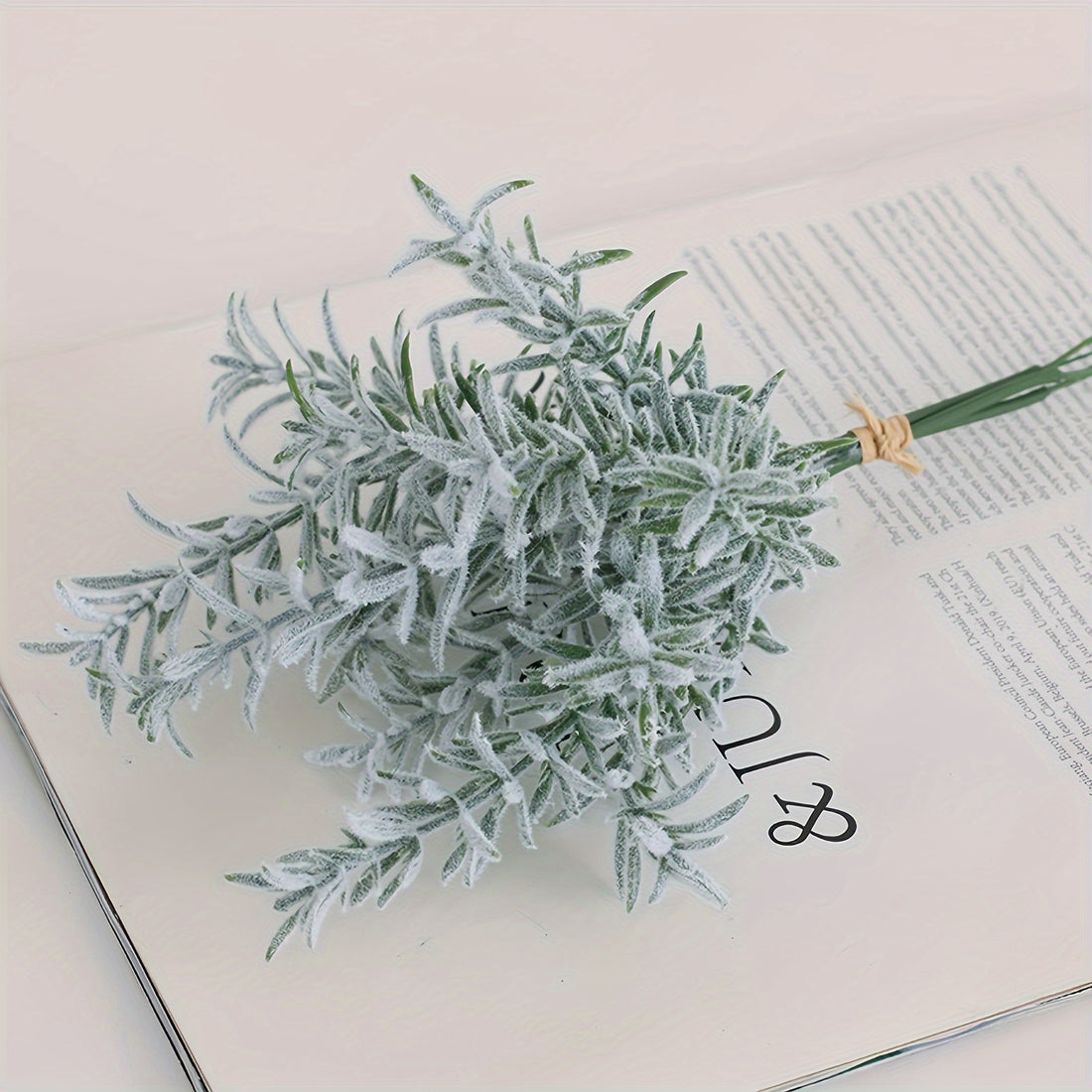 Artificial Lavender Plant Decor, 1pc Plastic Greenery, Freestanding Faux Silver Wormwood for Home Entryway, Dining, Living Room, Bedroom, Garden, Versatile Floral Decoration for School Dorm, Office Outdoor Gatherings, Holiday Birthday Parties, Christmas &amp;